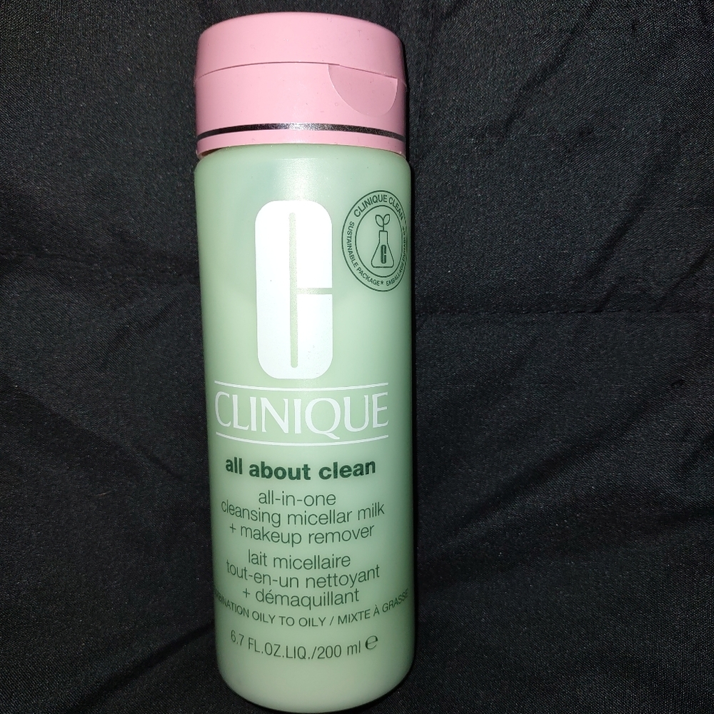Clinique cleansing micellar milk / makeup remover